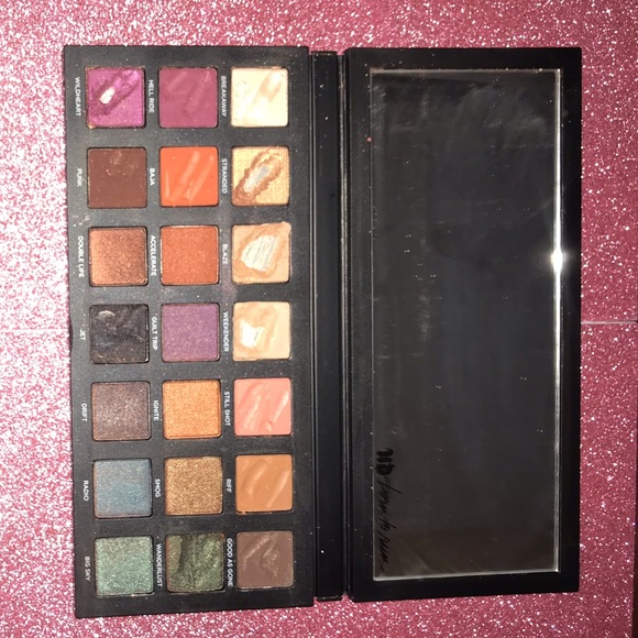 Urban Decay • Born to Run Eyeshadow Palette - Picture 8 of 8